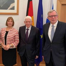 Austausch zwischen Deutschem Richterbund und Zentralrat der Juden Bild mit den Co-Vorsitzenden des Deutschen Richterbundes, Barbara Stockinger und Joachim Lüblinghoff, sowie dem Präsidenten des Zentralrats der Juden in Deutschland, Dr. Josef Schuster, und den beiden Geschäftsführer Daniel Botmann und Sven Rebehn